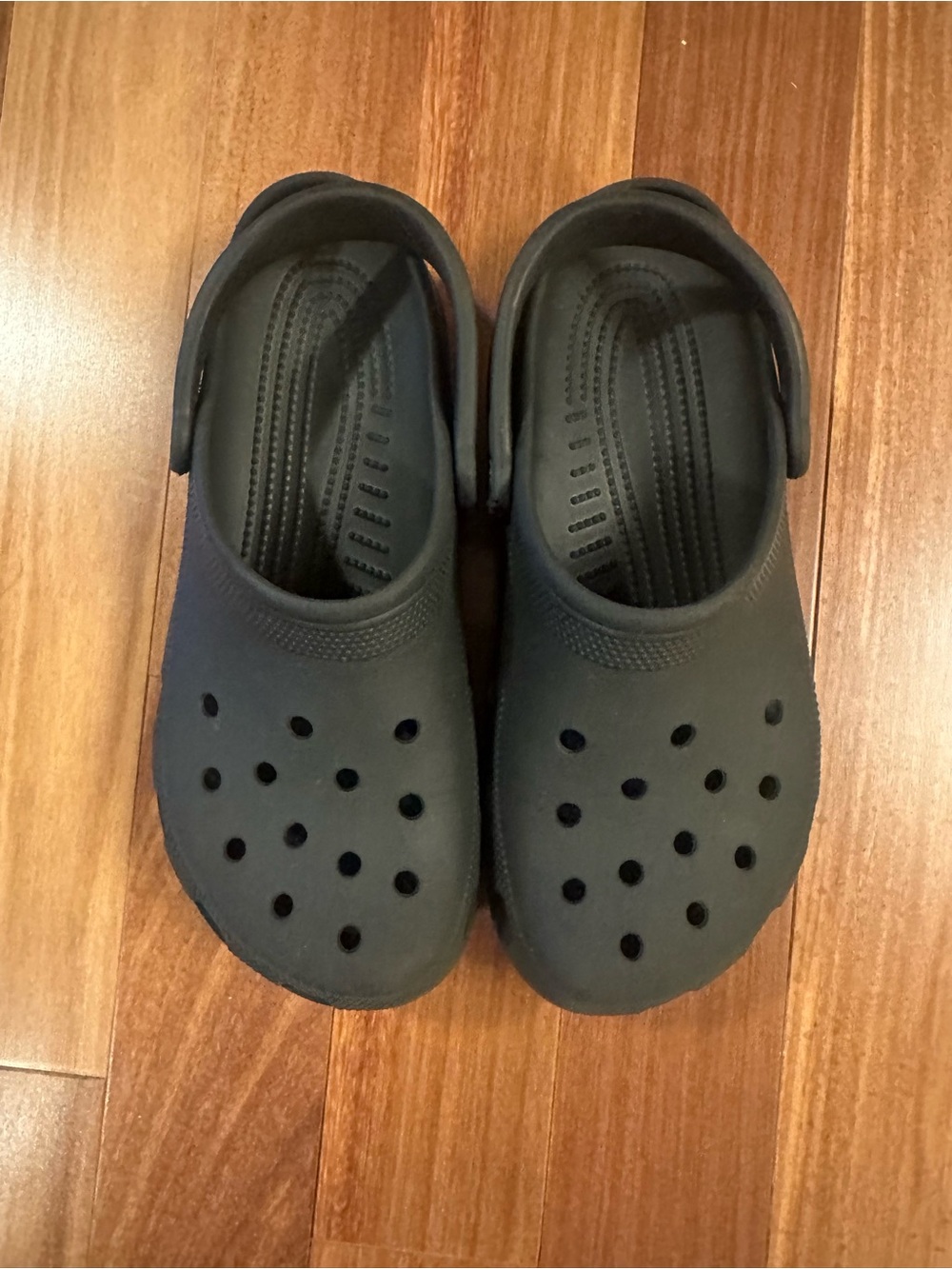 CROCS Mens Sz 8 Women’s Sz 10 Black Slip-On Clog Water Shoe- GUC